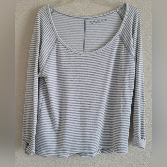 Beyond Yoga sweater top - Picture 1 of 7
